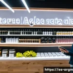 Home 20 증강현실과 빅데이터의 통합 사례 - A modern retail store interior in Spain featuring customers using augmented reality glasses to recei...